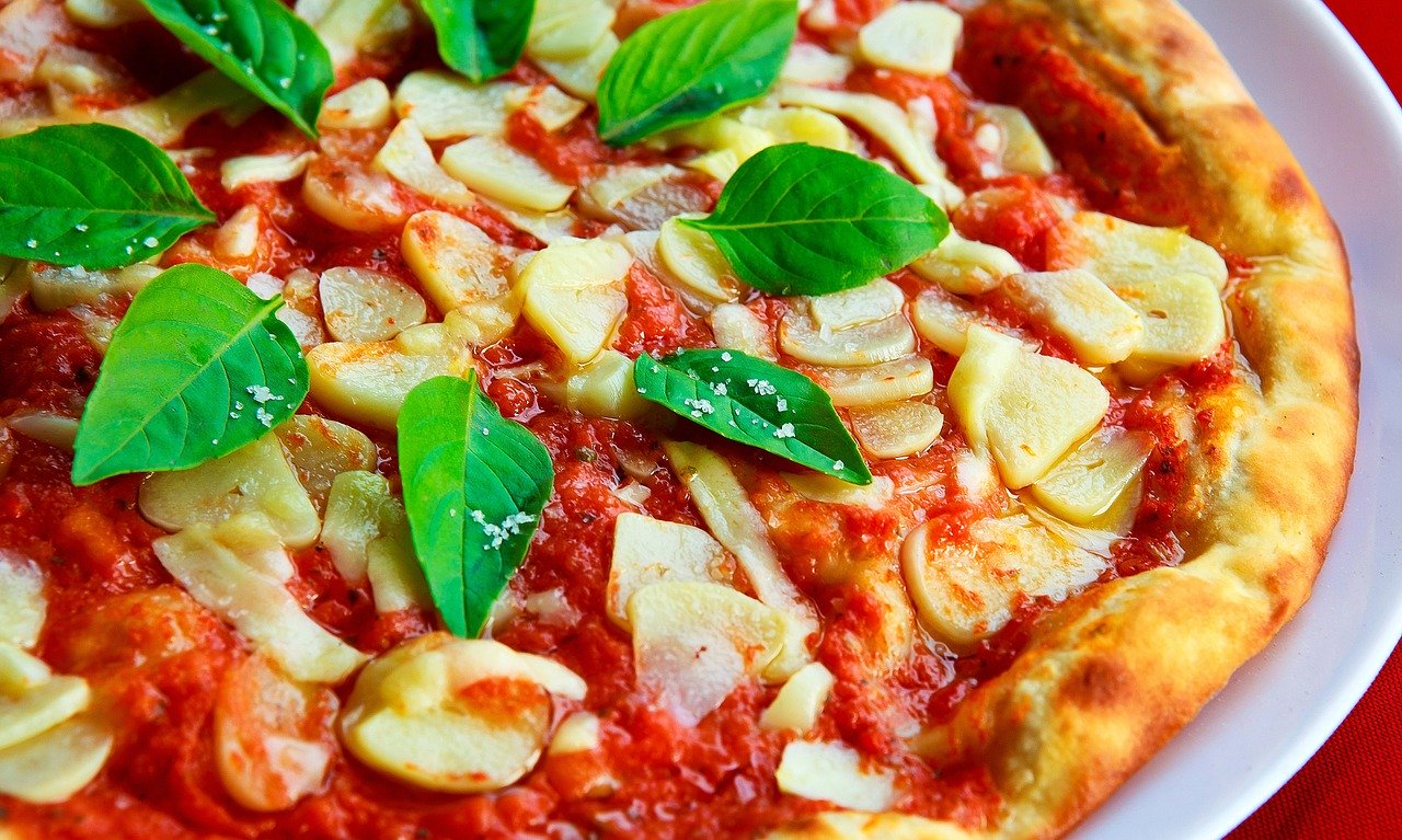 Pizza com molho de tomate