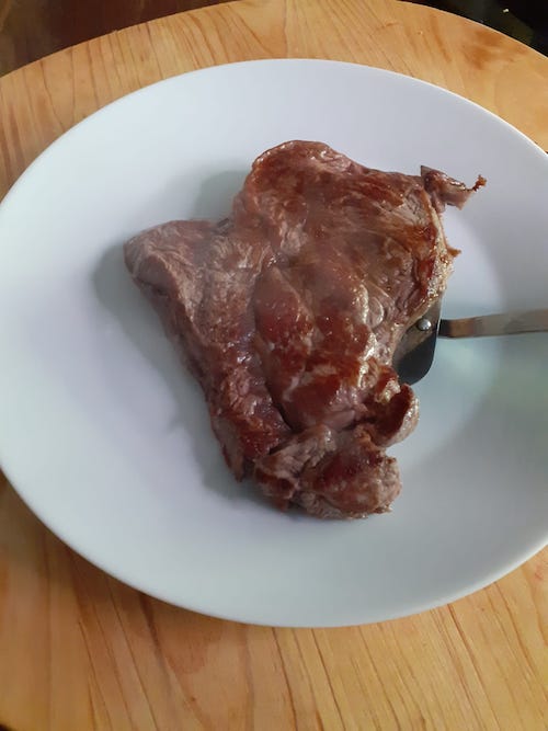 Como selar carne em uma panela de aço inoxidável