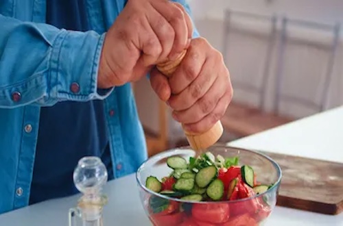 As 7 melhores maneiras de adicionar sabor à sua comida sem forçar o sal