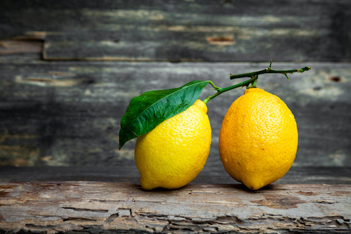 8 benefícios surpreendentes para a saúde do suco de limão