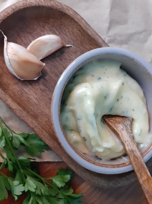 Nossa receita de molho de alho e salsa: uma verdadeira delícia!