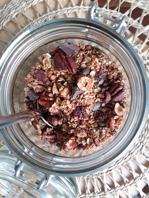 A receita de granola gourmet com especiarias